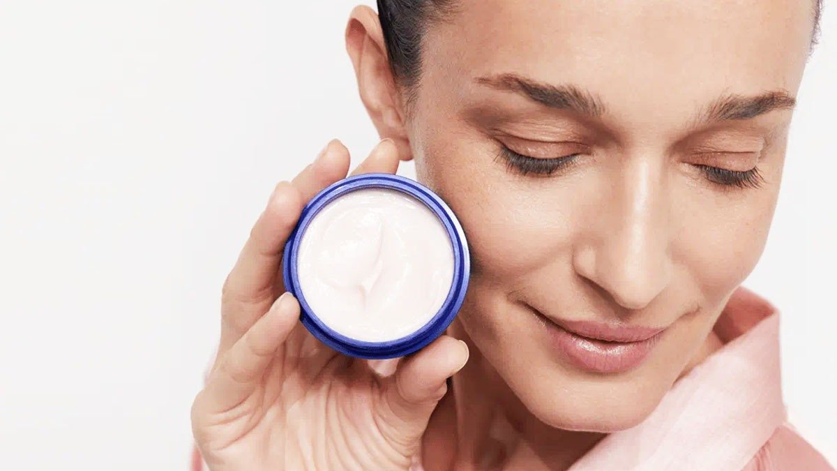 Dermatolog nemilosrdně zkritizoval krém Nivea – jeho verdikt o ikonické modré plechovce rozdělil lékaře i uživatele