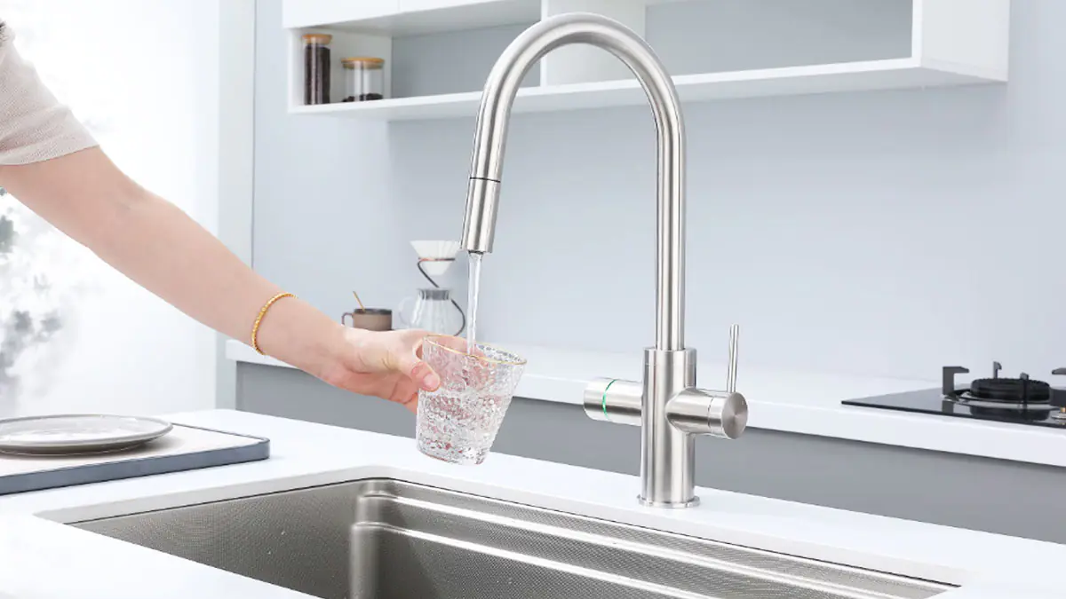 Rychlovarná konvice vyšla z módy: takto se bude ohřívat voda v roce 2026