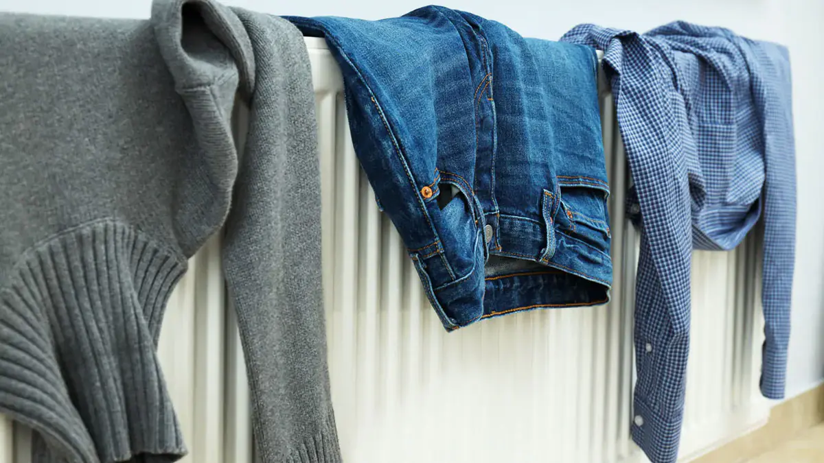 Jak sušit oblečení rychleji v zimě Jednoduchý trik, který opravdu funguje v chladném období