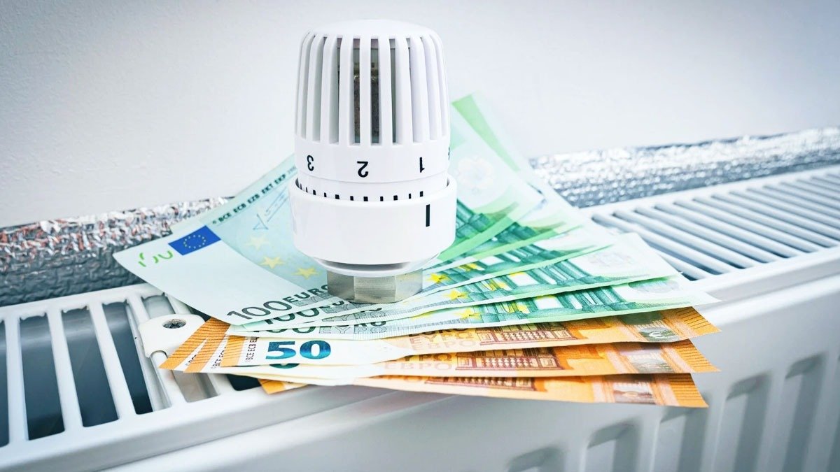 Na sociálních sítích šokuje extrémní účet za vytápění domu v Česku: „V zimě mají solární elektrárny skoro nulový přínos“