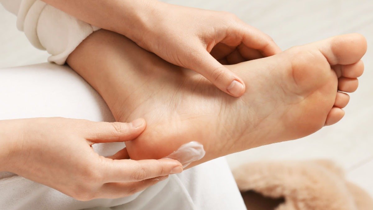 Mistři pedikúry dobře znají tento trik: nalijte ocet do lázně na nohy a sledujte výsledky