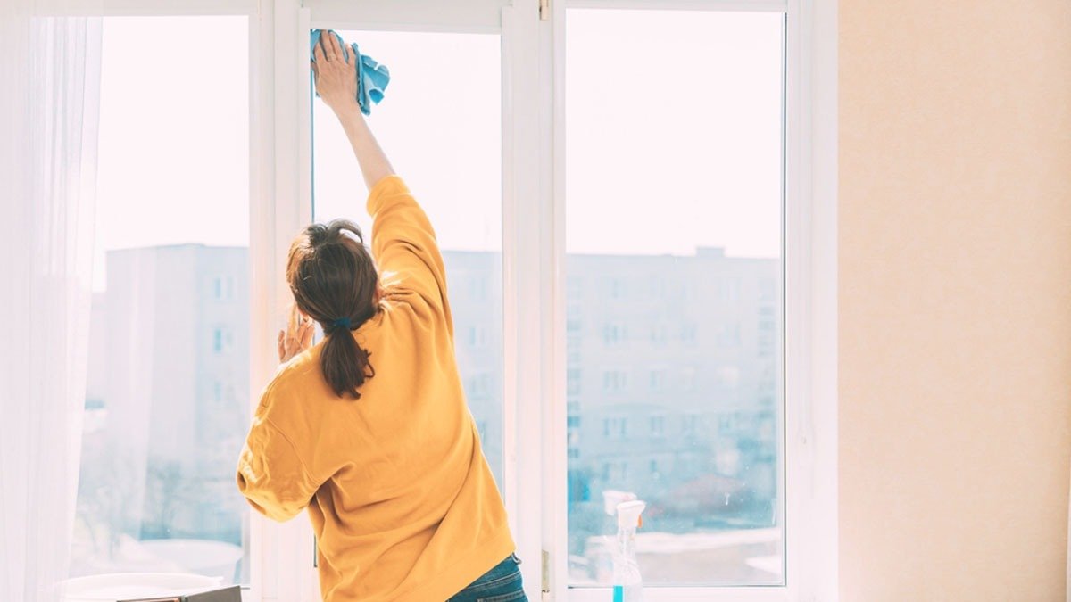 Velký úklid a mytí oken jsou opravdu únavné! Odborníci odhalují čtyři jednoduché kroky, je to mnohem snazší 1 Velký úklid a mytí oken jsou opravdu únavné! Odborníci odhalují čtyři jednoduché kroky, je to mnohem snazší