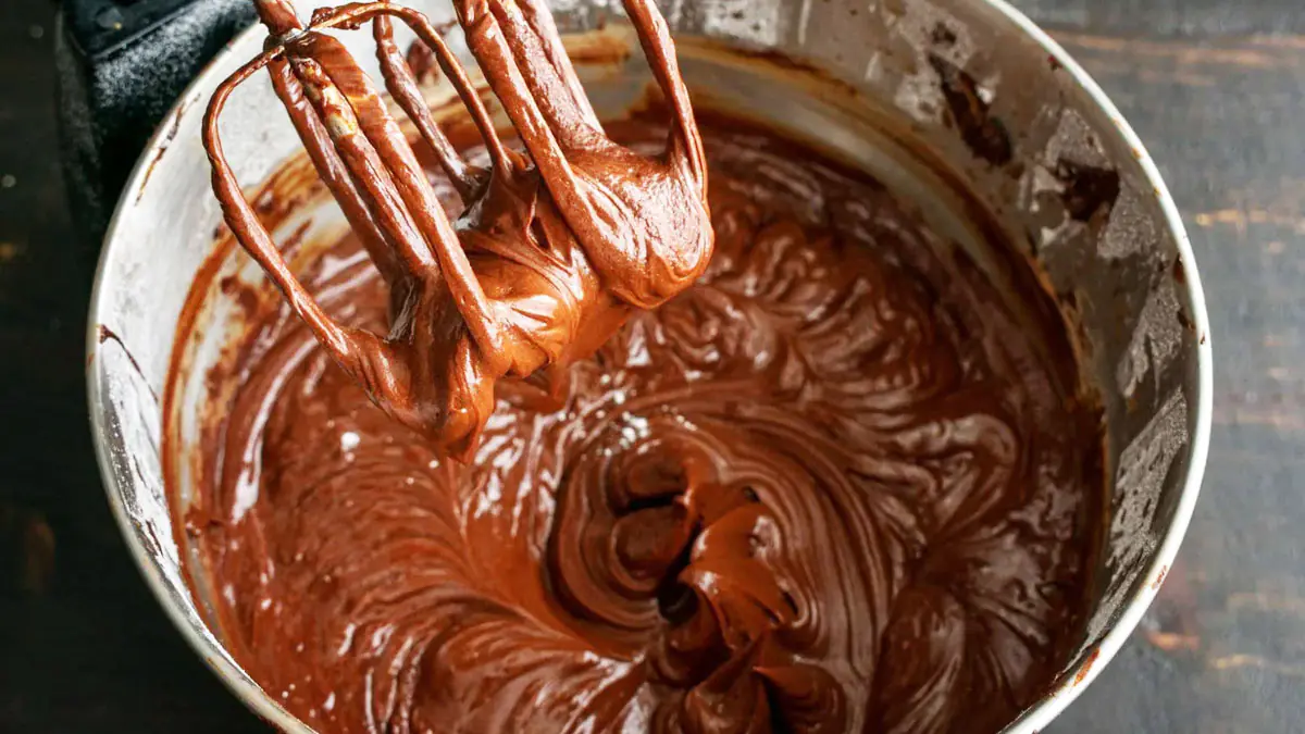 Čokoládový dort „Choco Pie“ — vláčný piškot, jemná náplň a zrcadlová poleva