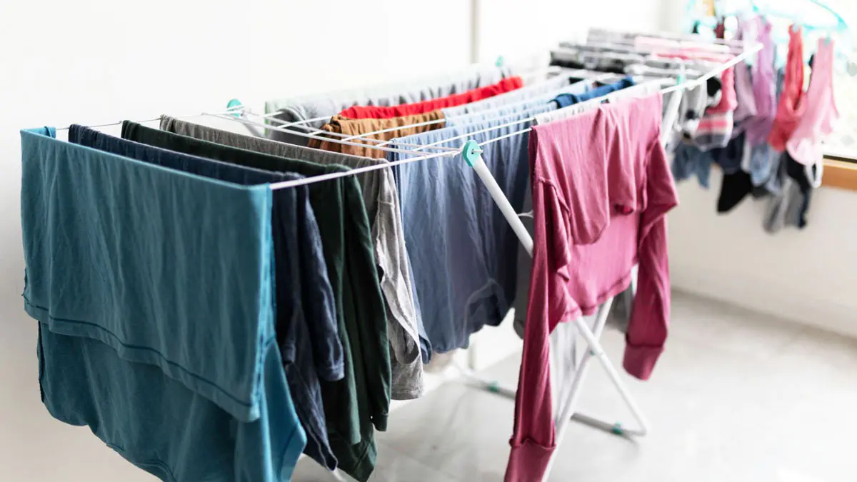 Prší a potřebujete usušit oblečení? Tady je japonský trik, jak to udělat rychle a bez nepříjemných pachů 2 Prší a potřebujete usušit oblečení? Tady je japonský trik, jak to udělat rychle a bez nepříjemných pachů