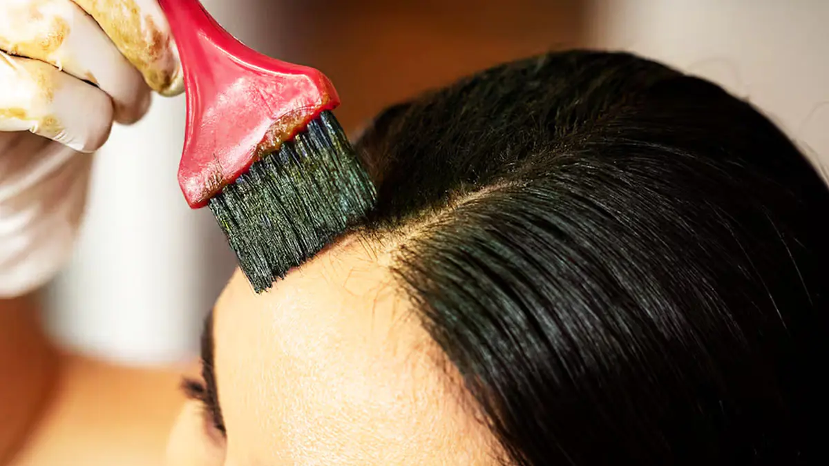 Šediny se navždy loučí: ideální domácí barva, která zakryje nedokonalosti a vrátí přirozenou barvu vlasů