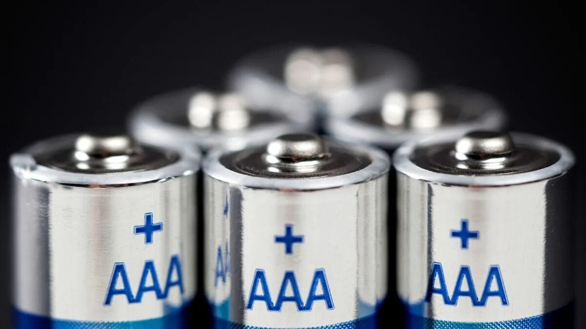 Domácnostem se doporučuje mít zásobu baterií AA a AAA 3 Domácnostem se doporučuje mít zásobu baterií AA a AAA