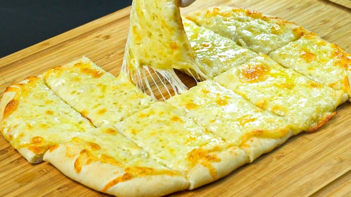 Beru česnek a sýr — za 10 minut piju čaj s božskou plackou lepší než jakékoli chačapuri