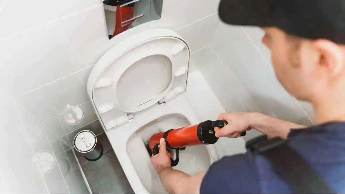 Jak kapka prostředku na mytí nádobí v toaletě přináší překvapivě silný efekt