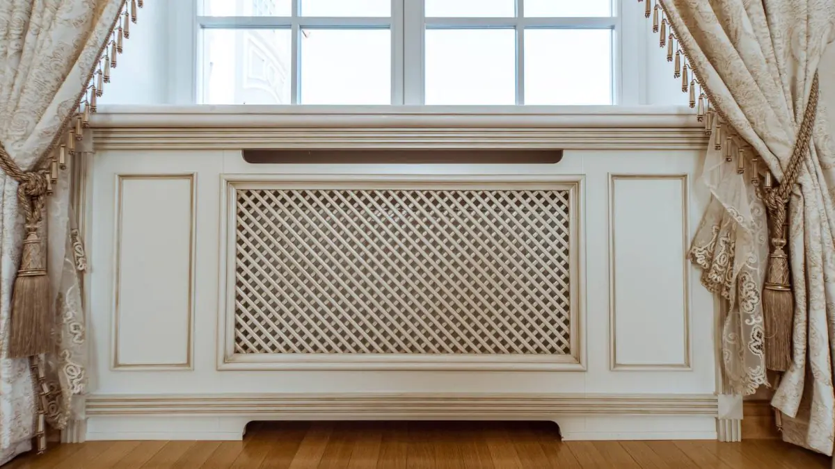 Dokud ještě topení běží, platí pravidlo 30 centimetrů: udrží domov teplejší bez vyšších nákladů