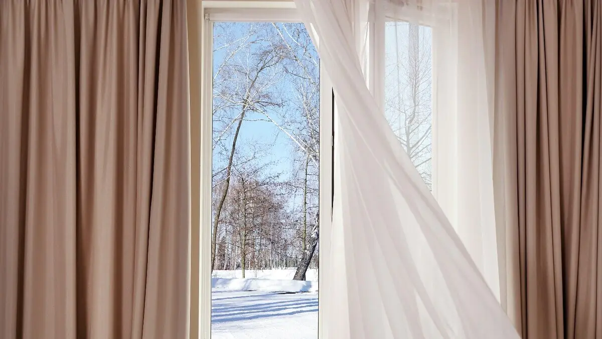 Domácnostem radí tento týden každý den na deset minut otevřete okno