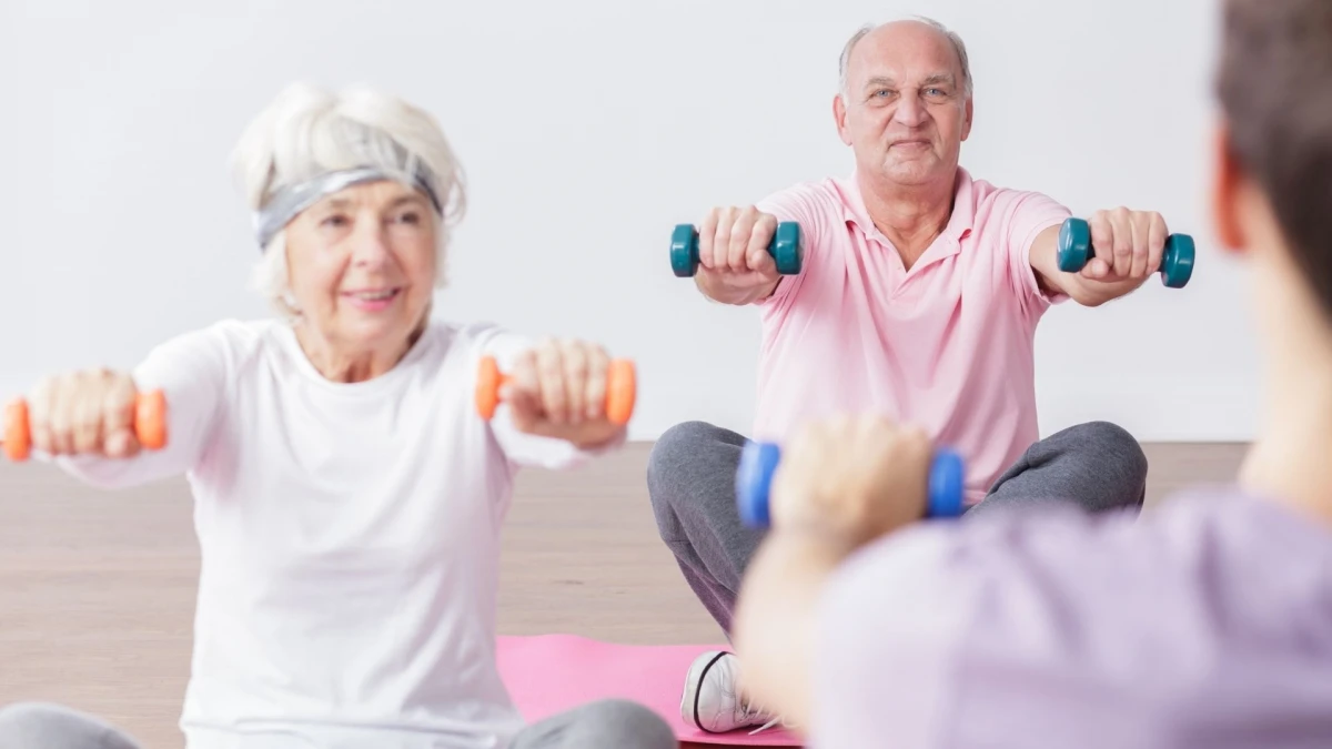 S věkem už samotná chůze nestačí doplňkové cvičení, které pomůže udržet sílu déle 3 S věkem už samotná chůze nestačí doplňkové cvičení, které pomůže udržet sílu déle