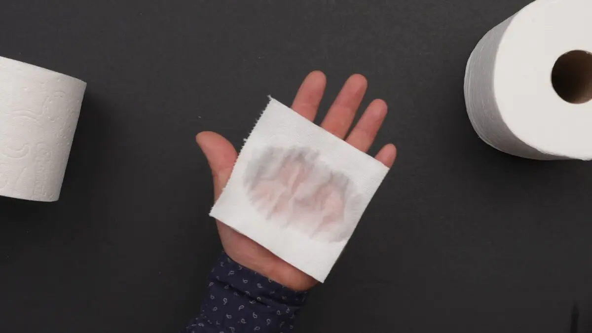 Iz oken nefouká ani v chumelenici: před průvanem zachránila role toaletního papíru — studený parapet je minulostí