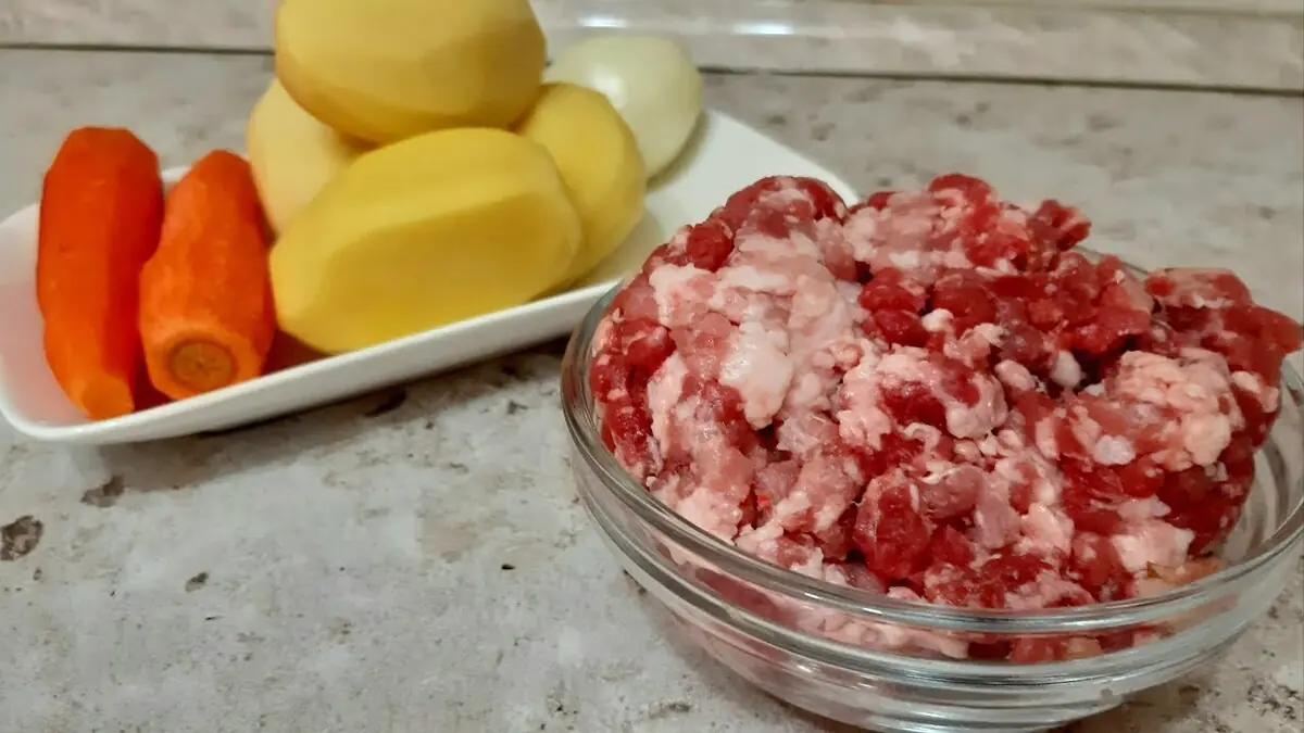 Bramborový nákyp s mletým masem — velmi chutný a šťavnatý, a připravuje se bez námahy 3 Bramborový nákyp s mletým masem — velmi chutný a šťavnatý, a připravuje se bez námahy