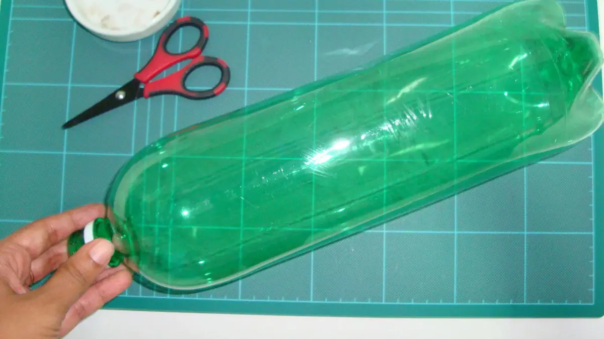 Stačila jedna plastová láhev a saze vyletí do komína rychlostí světla Čistím kamna bez soli a bez zbytečné námahy