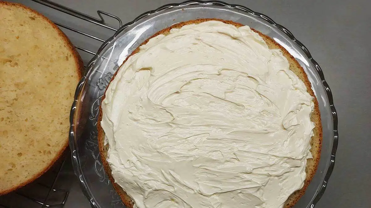 Koláč „Nevskij“: nadýchané těsto, jemný krém a tradiční chuť