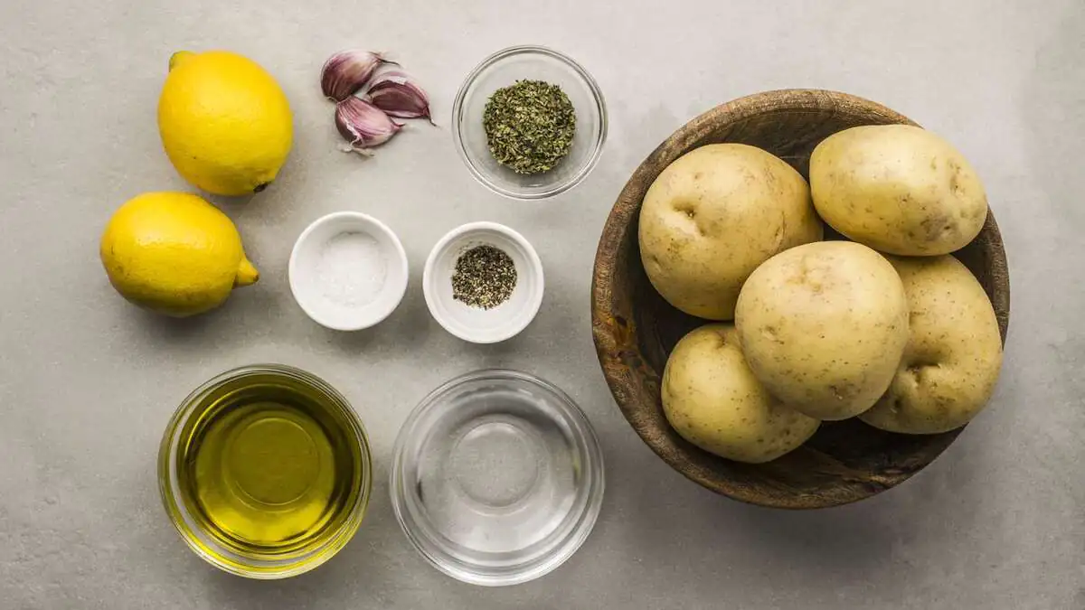 Pečené brambory s petrželovo-česnekovou omáčkou Jednoduché, ale neuvěřitelně chutné jídlo