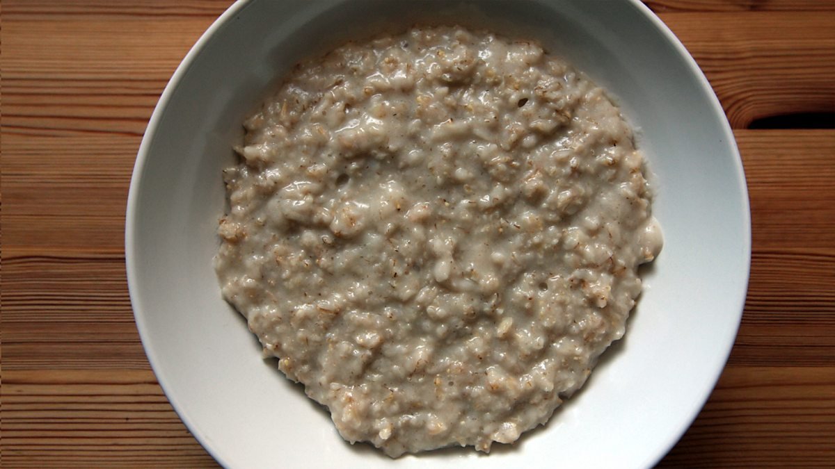 Takhle si při přípravě ovesné kaše kazíme výsledek – ukážeme trik, aby už nikdy nebyla lepkavá