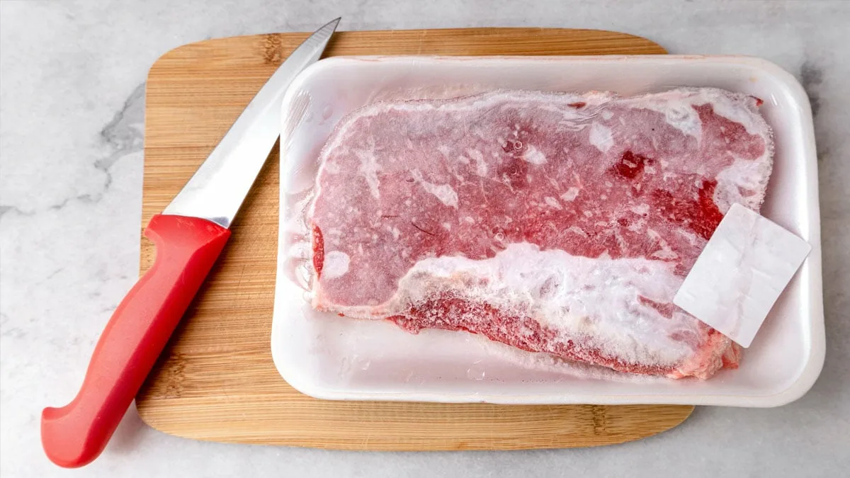 Šok v kuchyni: odborníci prozradili, jak dlouho lze maso skladovat v mrazáku a kdy se stává nebezpečným