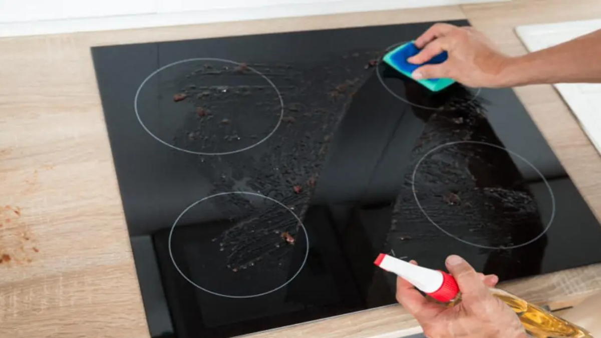 Poškrábaná indukční varná deska? Tato domácí pasta ji znovu vyhladí