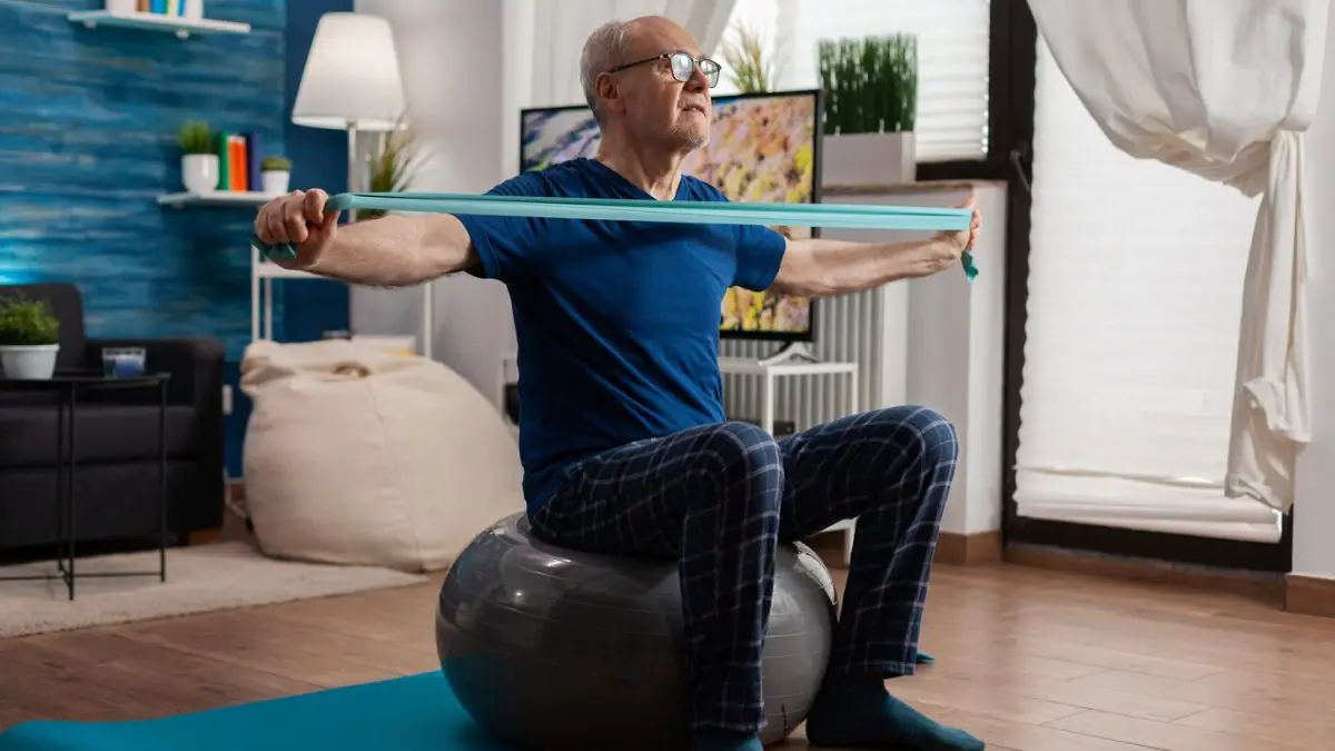 S věkem už samotná chůze nestačí doplňkové cvičení, které pomůže udržet sílu déle 4 S věkem už samotná chůze nestačí doplňkové cvičení, které pomůže udržet sílu déle