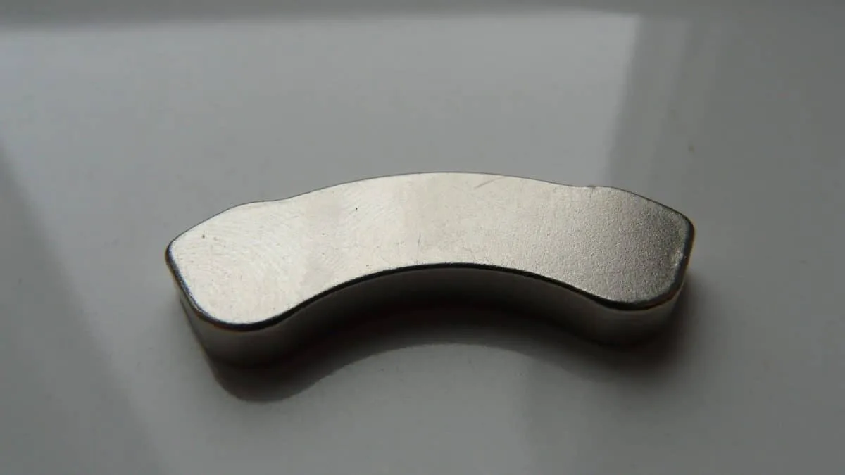 Jak magnety na lednici ovlivňují vaše účty za elektřinu