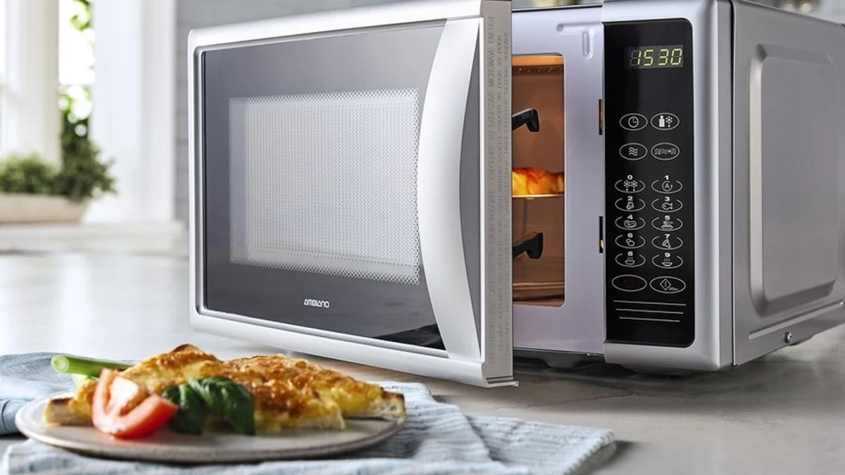 Otevřená nebo zavřená: jak nechat dvířka mikrovlnné trouby po použití?