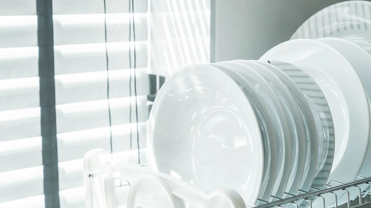 «Moje nádobí ještě nikdy nebylo tak lesklé»: přidá do myčky jednu přírodní ingredienci a dosáhne dokonalého výsledku
