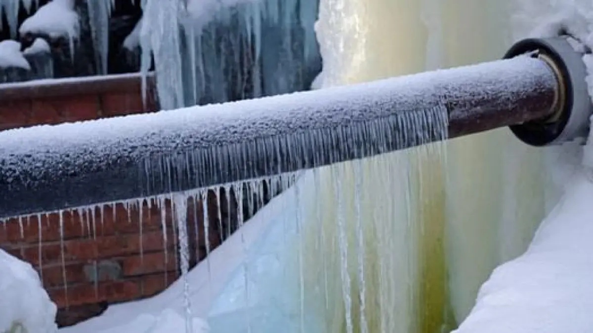 „–30 °C stačilo, aby systém kapituloval“: zamrzající tepelná čerpadla vyvolávají obavy a pod venkovní jednotkou se někdy hromadí led 4 „–30 °C stačilo, aby systém kapituloval“: zamrzající tepelná čerpadla vyvolávají obavy a pod venkovní jednotkou se někdy hromadí led