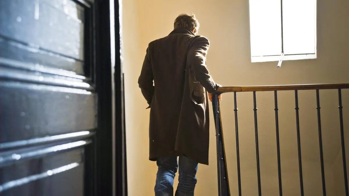 Můj muž odcházel z domu, když jsem smažila rybu teď vedle ní do pánve dávám jeden plátek brambory a už to nesmrdí