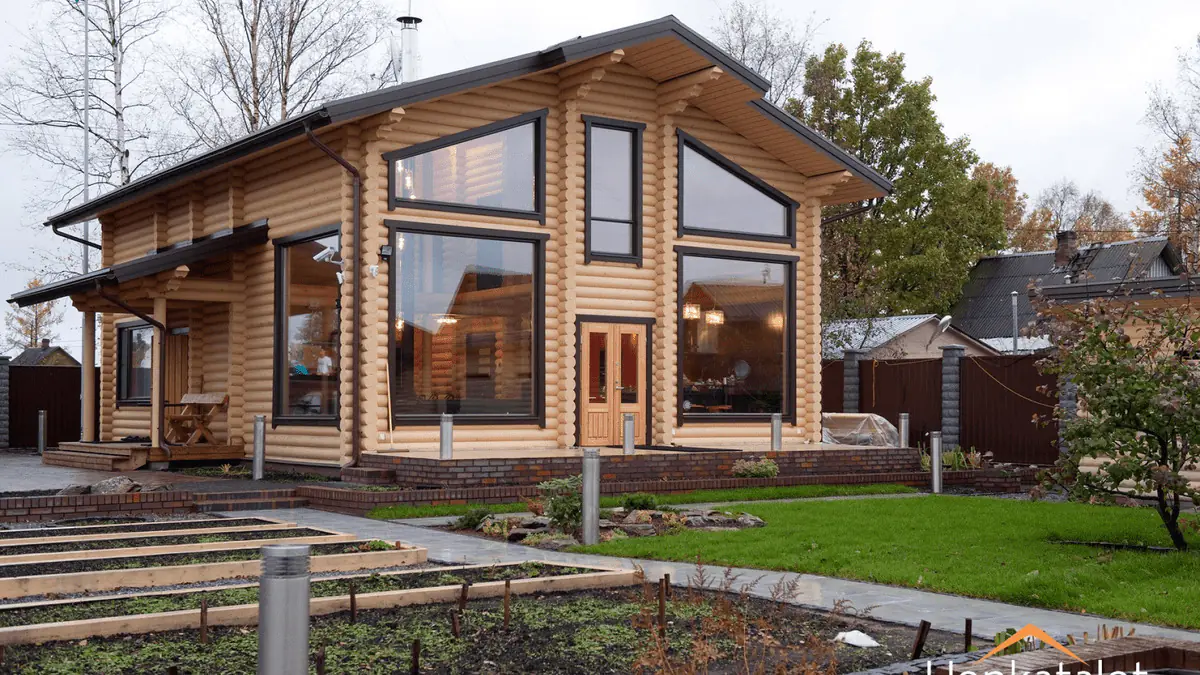 Dřevem, plynem nebo uhlím je levnější topit? Z taktiky jedné vesnice v Holašovicích vám spadne brada