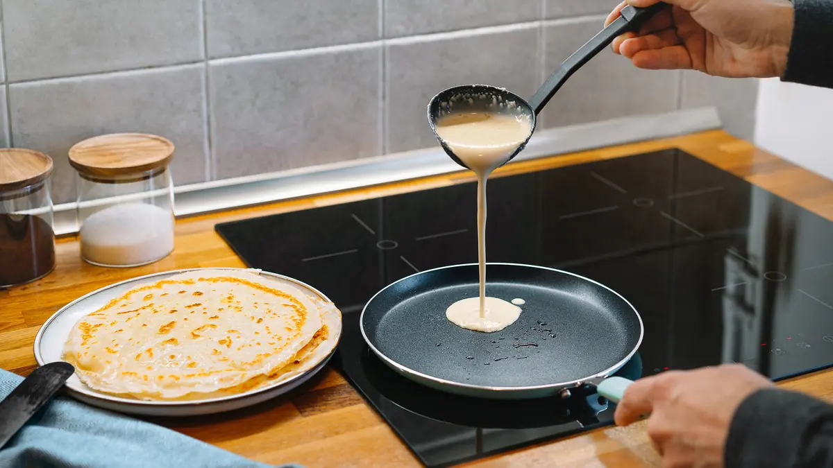 Nalévám ho do těsta místo mléka. Palačinky jsou měkké a jemné, ale na pánvi se netrhají.