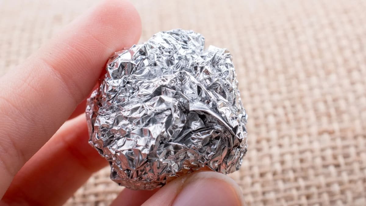 Nejen do kuchyně! Vždy noste kousek alobalu v kapse bundy – nebudete litovat