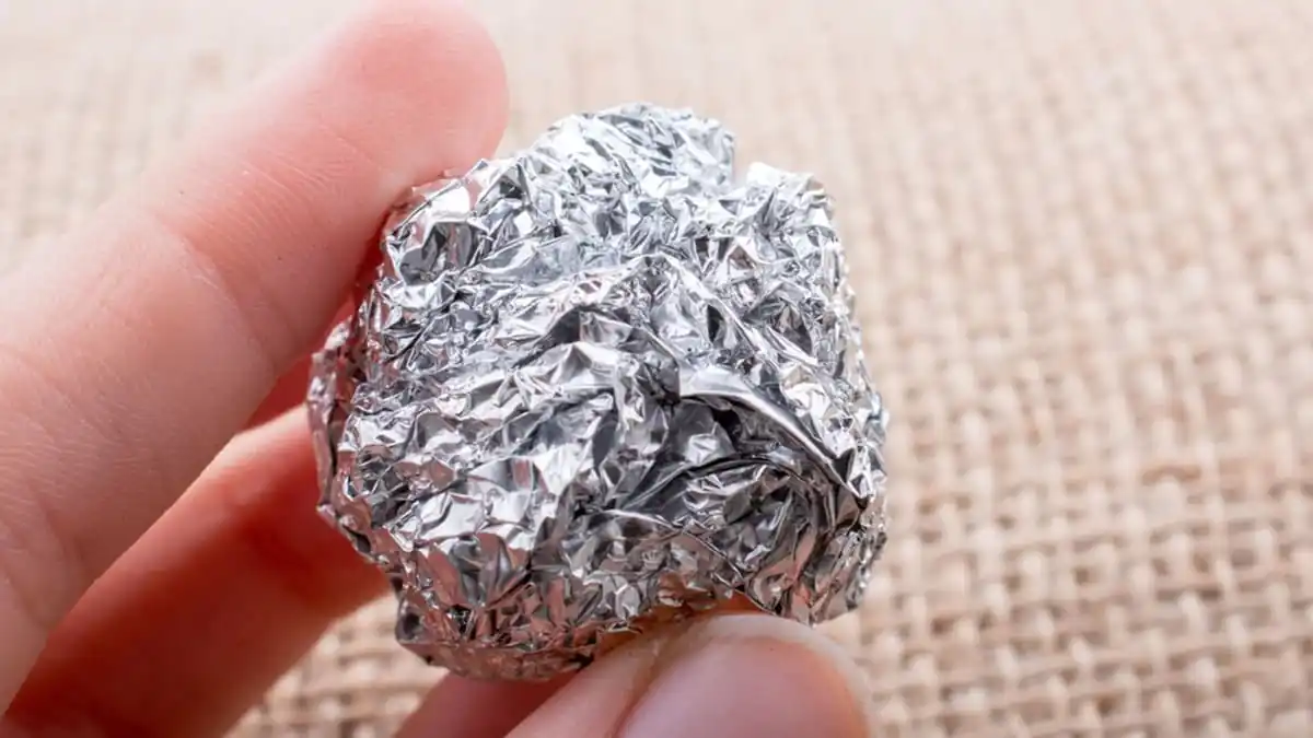 Nejen do kuchyně! Vždy noste kousek alobalu v kapse bundy – nebudete litovat