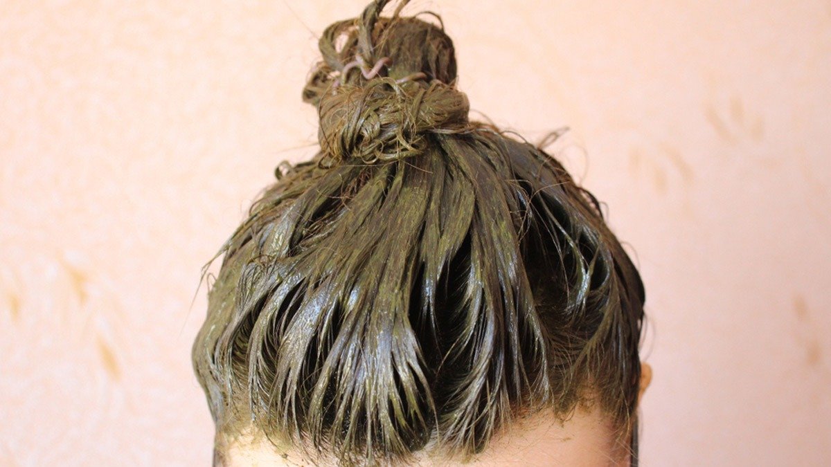 Niepozorná zelená pasta změnila moje vlasy Přirozený způsob pro krásnou barvu a silnější prameny