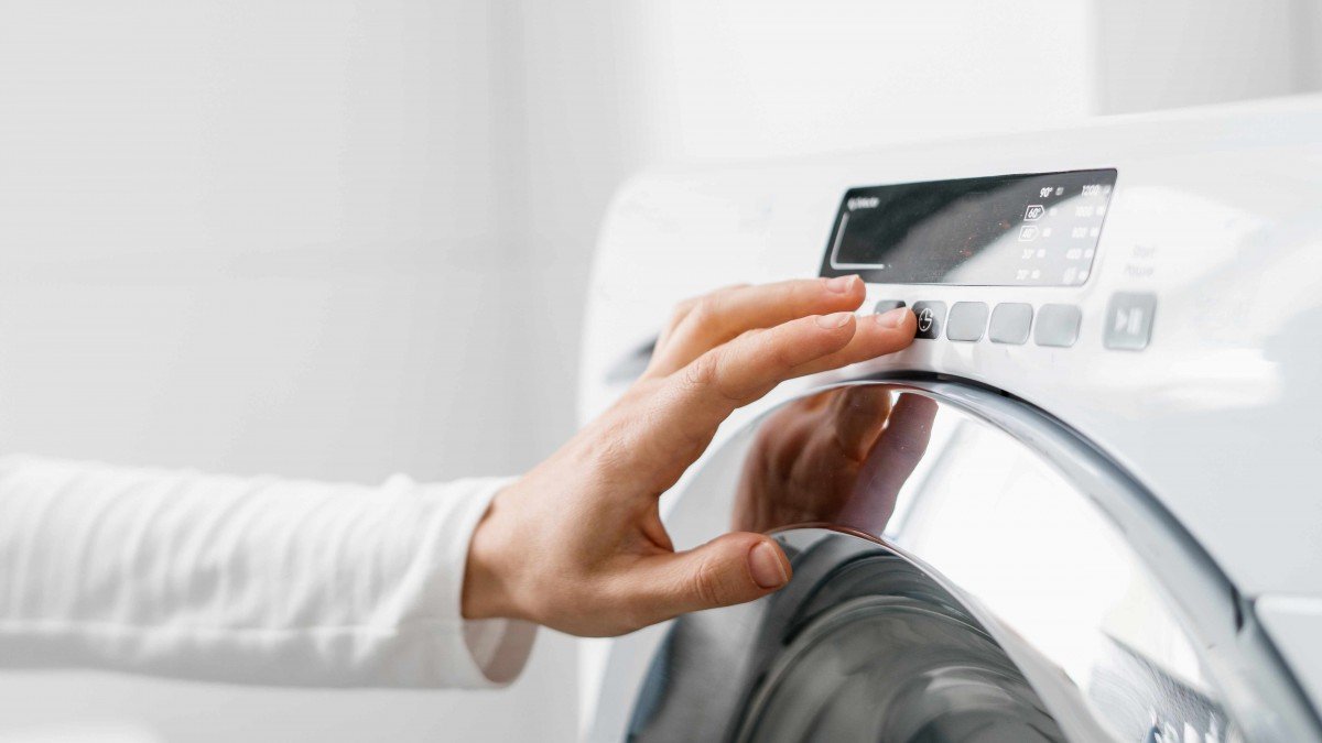 podrzte dve tlacitka a pracka se sama vycisti od spiny plisne i zbytku prasku tajemstvi dlouhe zivotnosti