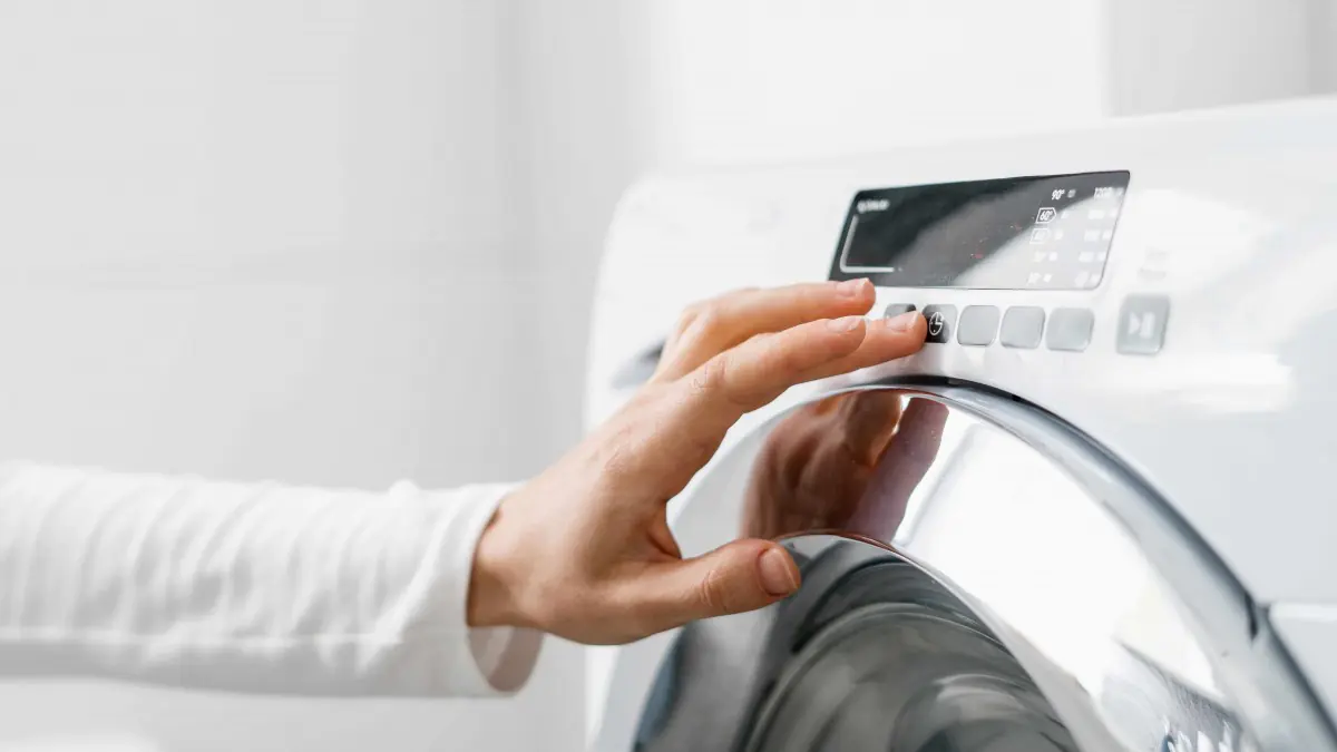 podrzte dve tlacitka a pracka se sama vycisti od spiny plisne i zbytku prasku tajemstvi dlouhe zivotnosti