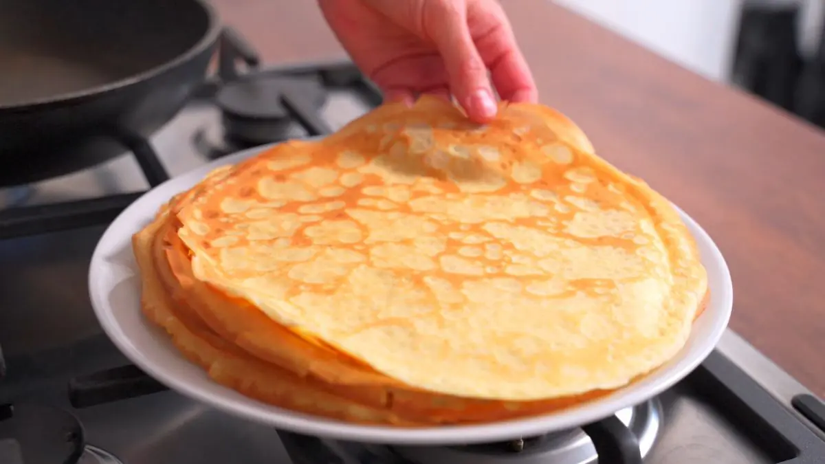 Nalévám ho do těsta místo mléka. Palačinky jsou měkké a jemné, ale na pánvi se netrhají.