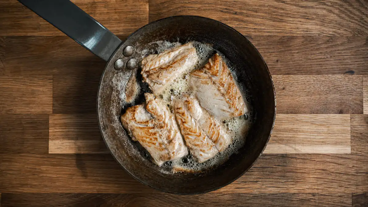 Můj muž odcházel z domu, když jsem smažila rybu: teď vedle ní do pánve dávám jeden plátek brambory a už to nesmrdí 3 Můj muž odcházel z domu, když jsem smažila rybu: teď vedle ní do pánve dávám jeden plátek brambory a už to nesmrdí