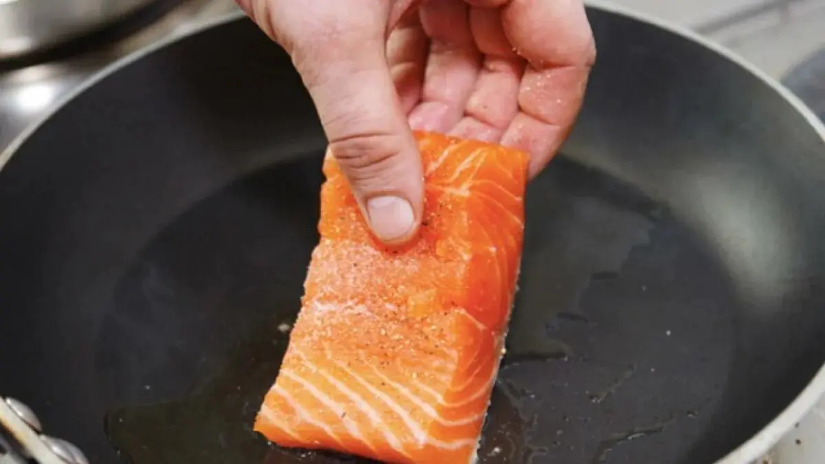 Dobrota k obědu: losos se smetanou a sušenými rajčaty. RECEPT 3 Dobrota k obědu: losos se smetanou a sušenými rajčaty. RECEPT