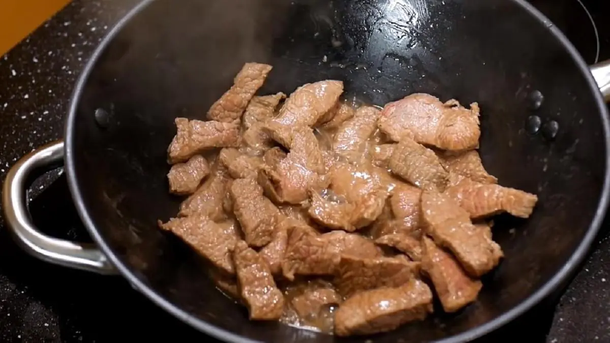 Recept na vepřovou kavarmu s houbami a cibulí na pánvi 3 Recept na vepřovou kavarmu s houbami a cibulí na pánvi