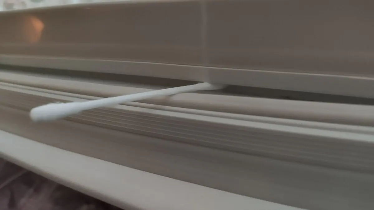 Pouhých 30 sekund s fénem a lednice spotřebuje méně elektřiny, zní to zvláštně, ale funguje