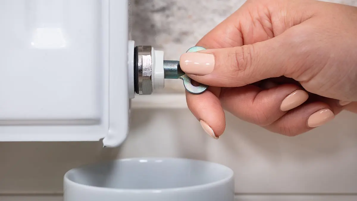 Technik topení odhaluje, proč může hliníková fólie za radiátorem zničit systém