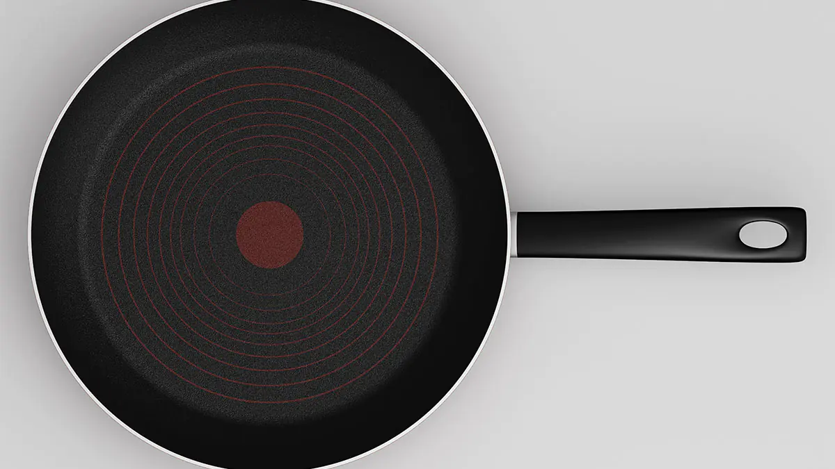 «Nalijte do přichycené pánve „tento nápoj“… za 10 minut se povrch obnoví a životnost se prodlouží o další 2 roky»