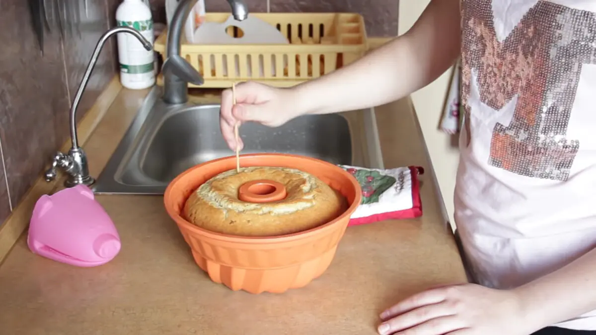 Slavný suchý koláč z kuchařek počátku 20. století, jednoduchý a svěže citrusový