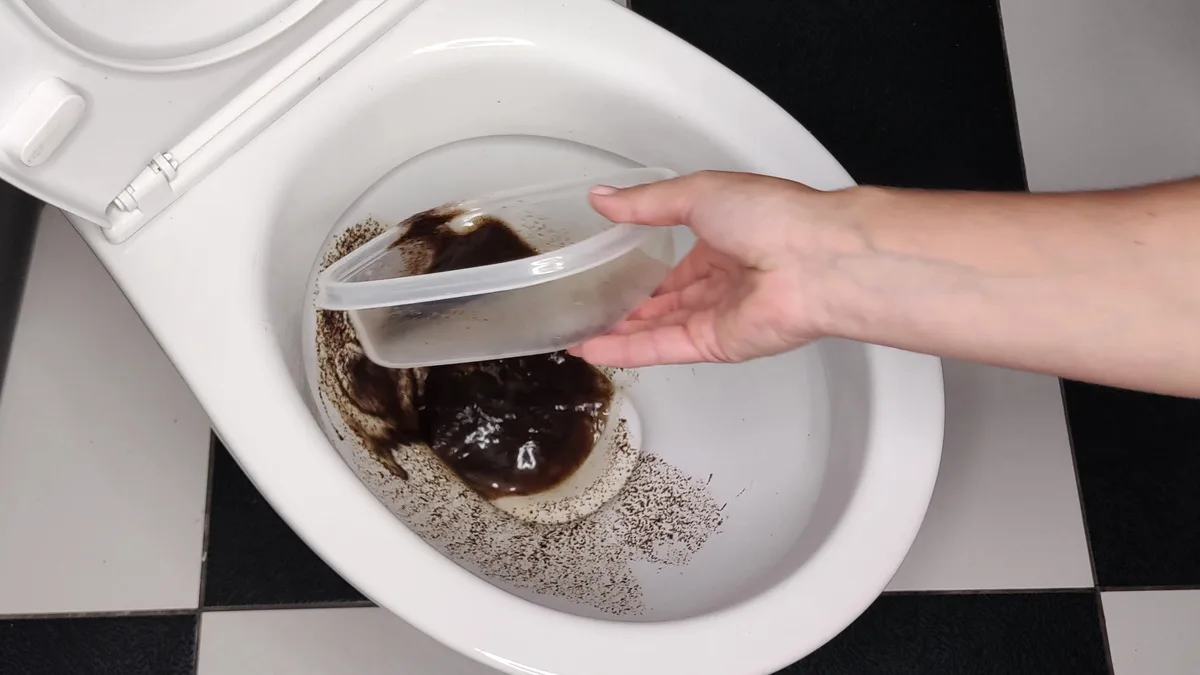 Stačí jedna lžíce: proč stále více lidí sype kávovou sedlinu do toalety 2 Stačí jedna lžíce: proč stále více lidí sype kávovou sedlinu do toalety