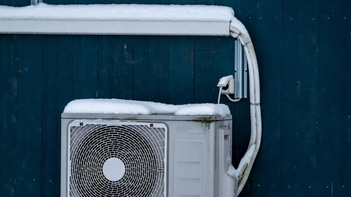 Mnoho lidí, kteří přešli na tepelné čerpadlo, při silných mrazech zažilo nepříjemné překvapení: vodovodní potrubí zamrzá rychleji než dříve 2 Mnoho lidí, kteří přešli na tepelné čerpadlo, při silných mrazech zažilo nepříjemné překvapení: vodovodní potrubí zamrzá rychleji než dříve