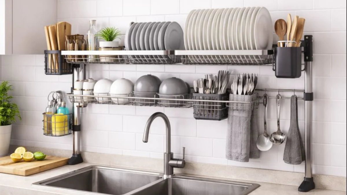 6 modelů odkapávače na nádobí nad dřezem pro rok 2026, díky kterým bude minimalistická kuchyně efektivnější