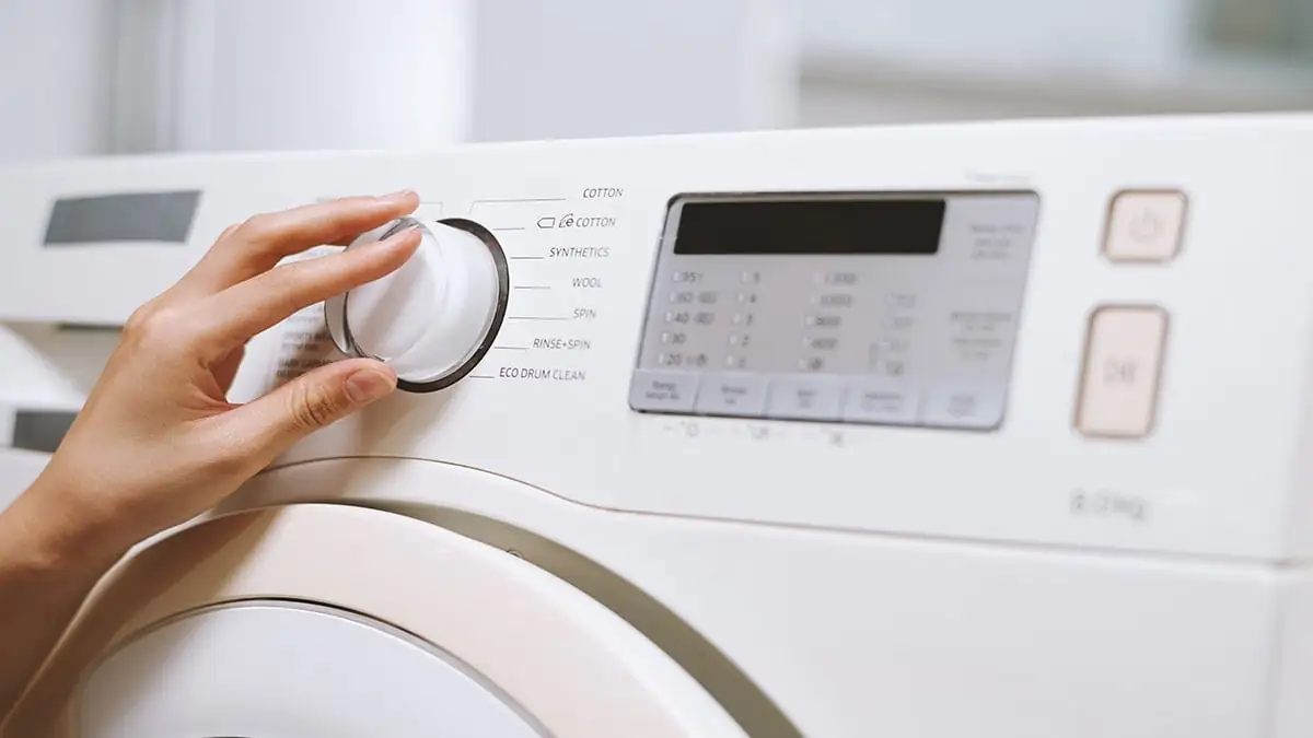 Proč ti, kdo chtějí opravdu čisté prádlo a „odolnou“ pračku, tento prací režim nepoužívají. Co říkají odborníci