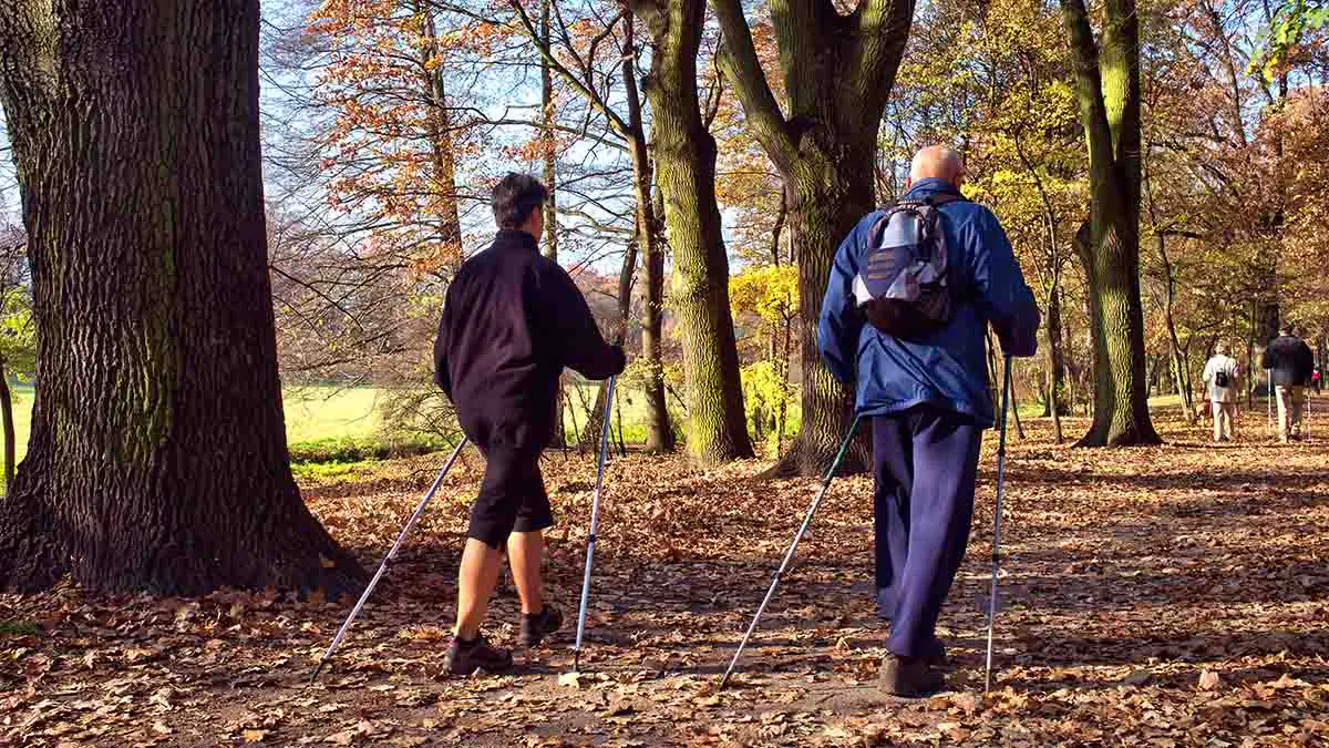 S věkem už samotná chůze nestačí doplňkové cvičení, které pomůže udržet sílu déle
