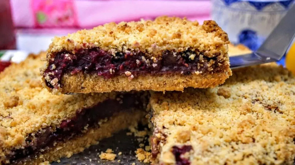 Sladký koláč „Bystřinka“ s džemem: zamíchat a dát do trouby